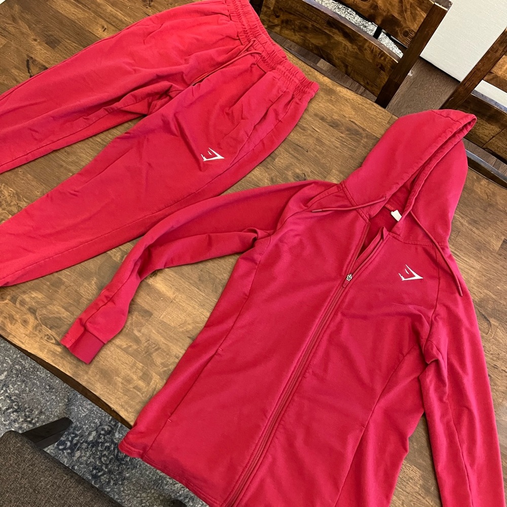 MENS SIZE SMALL GYMSHARK TRACKSUIT